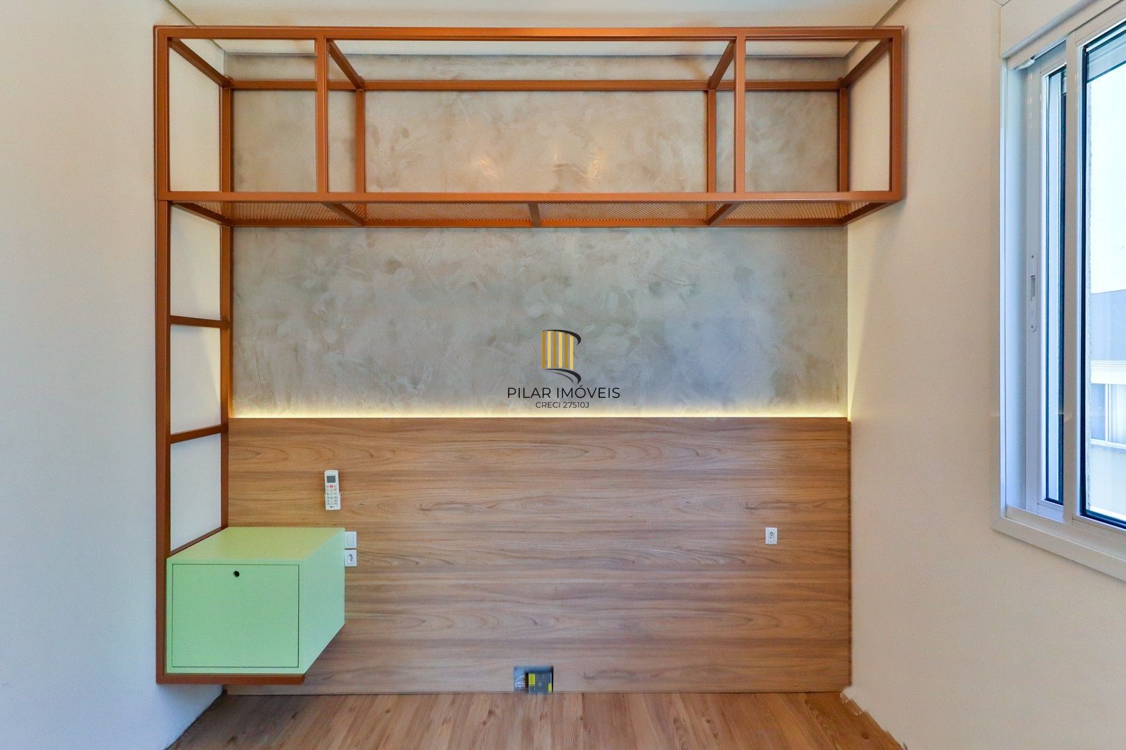 CASA TRIPLEX COM 4 SUITES E 2 VAGAS- SEMIMOBILIADA