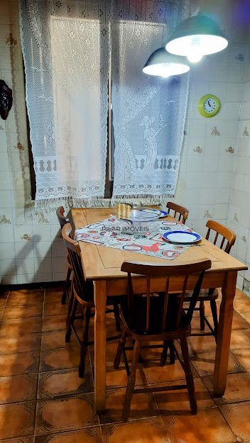 Linda Casa de Esquina com 230 M². Área de Lazer Completa.