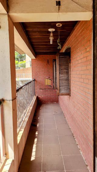 Linda Casa de Esquina com 230 M². Área de Lazer Completa.