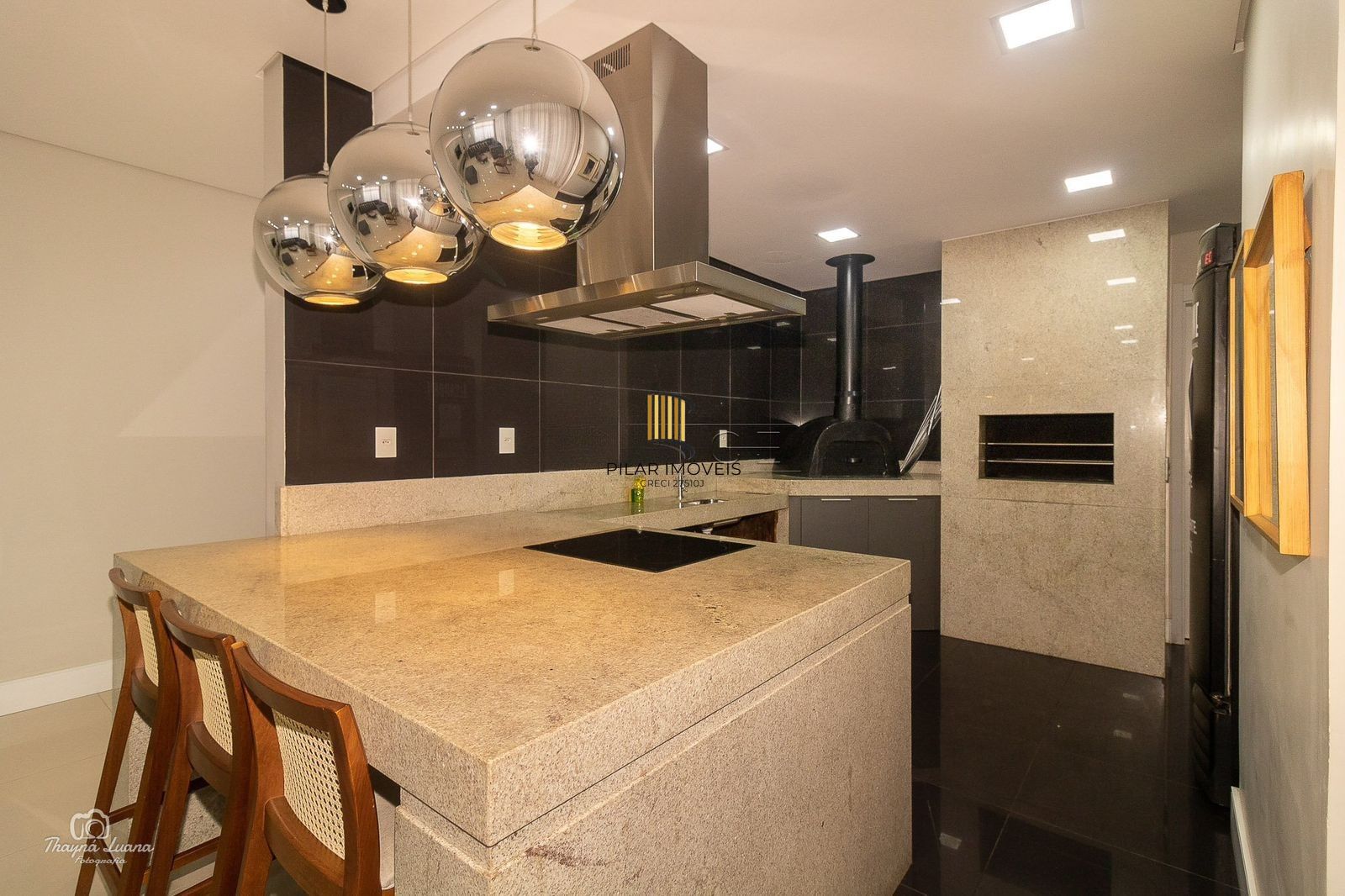 Apartamento com lareira, churrasqueira e 3 dormitórios no Central Park