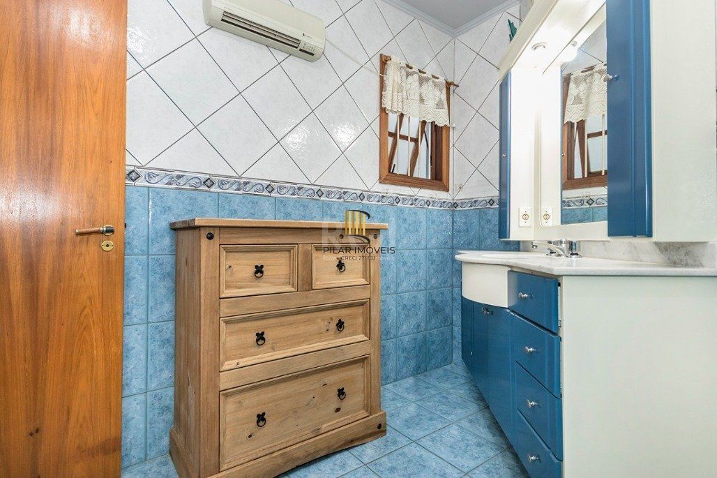 Casa 4 dormitórios no bairro Glória