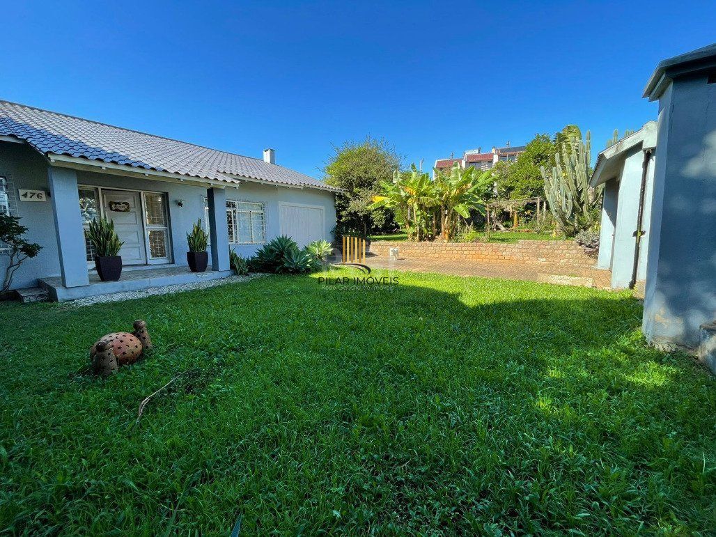 Casa 3 dormitórios no bairro Medianeira