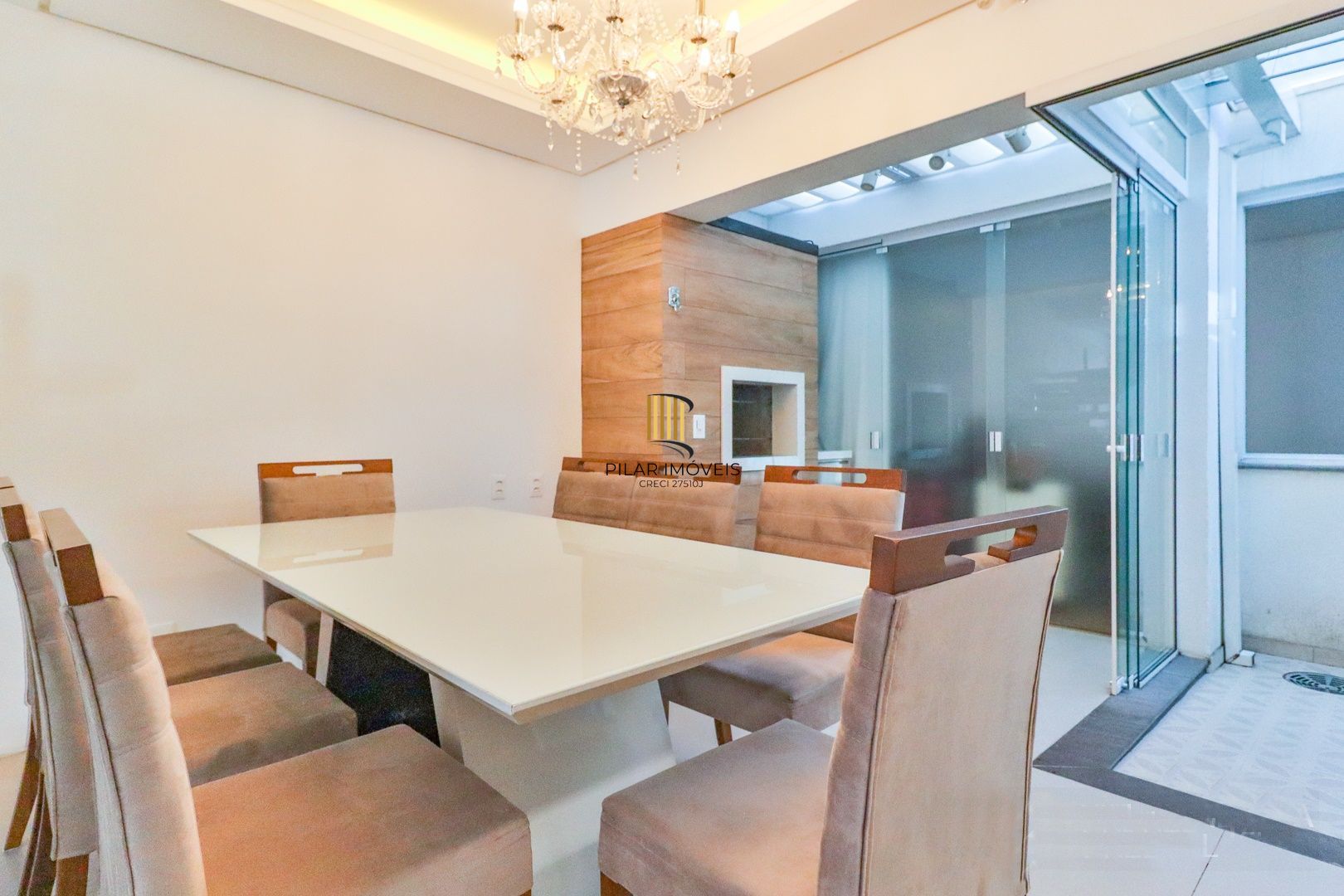 CASA TRIPLEX COM 4 SUITES E 2 VAGAS- SEMIMOBILIADA