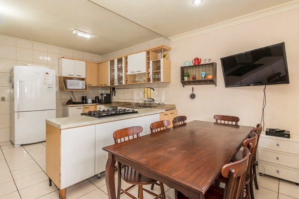 Casa 4 dormitórios no bairro Glória