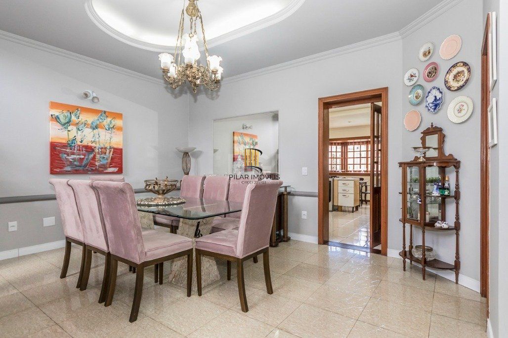 Casa 4 dormitórios no bairro Glória