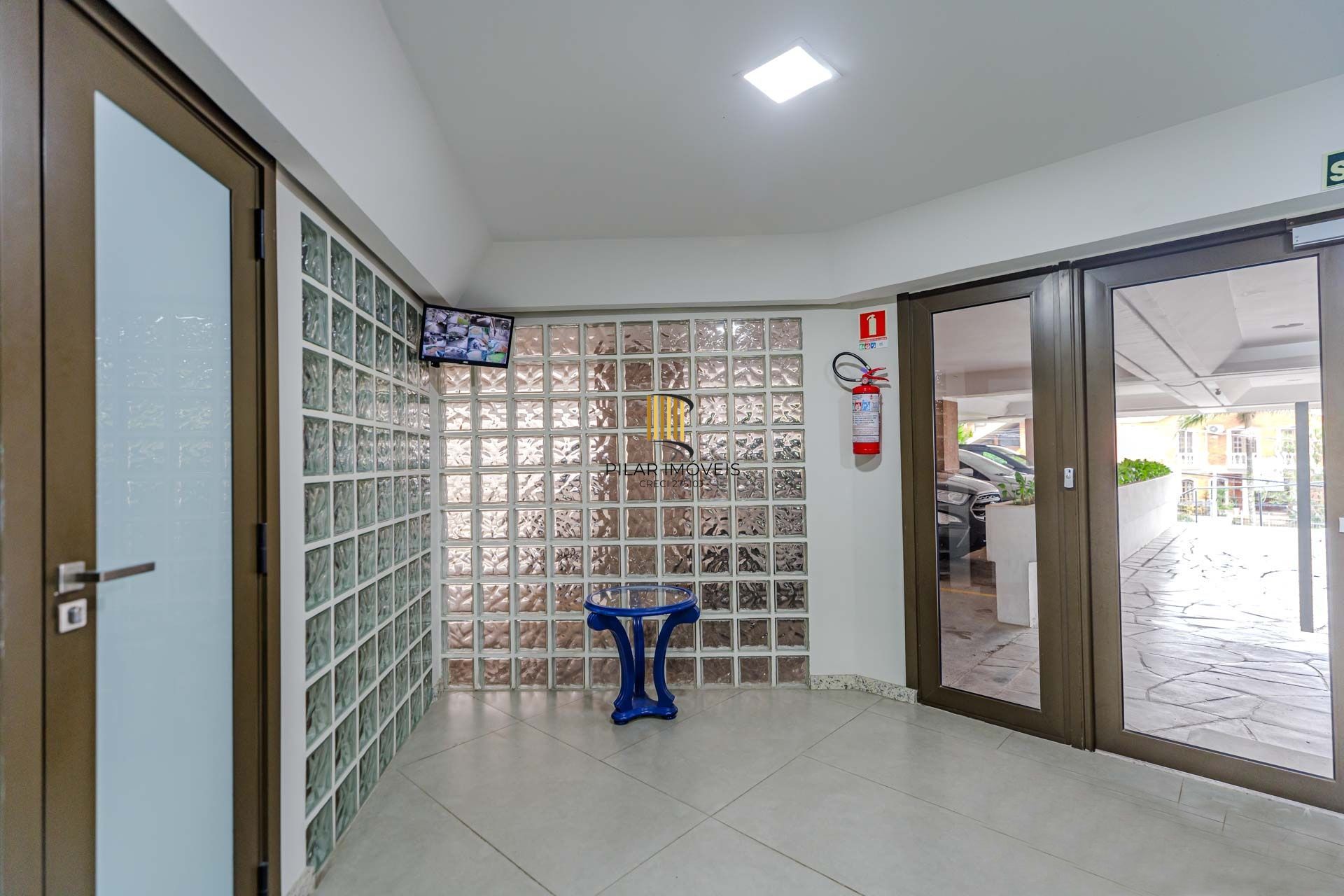 3 pavimentos com elevador eletronico e 2 vagas cobertas