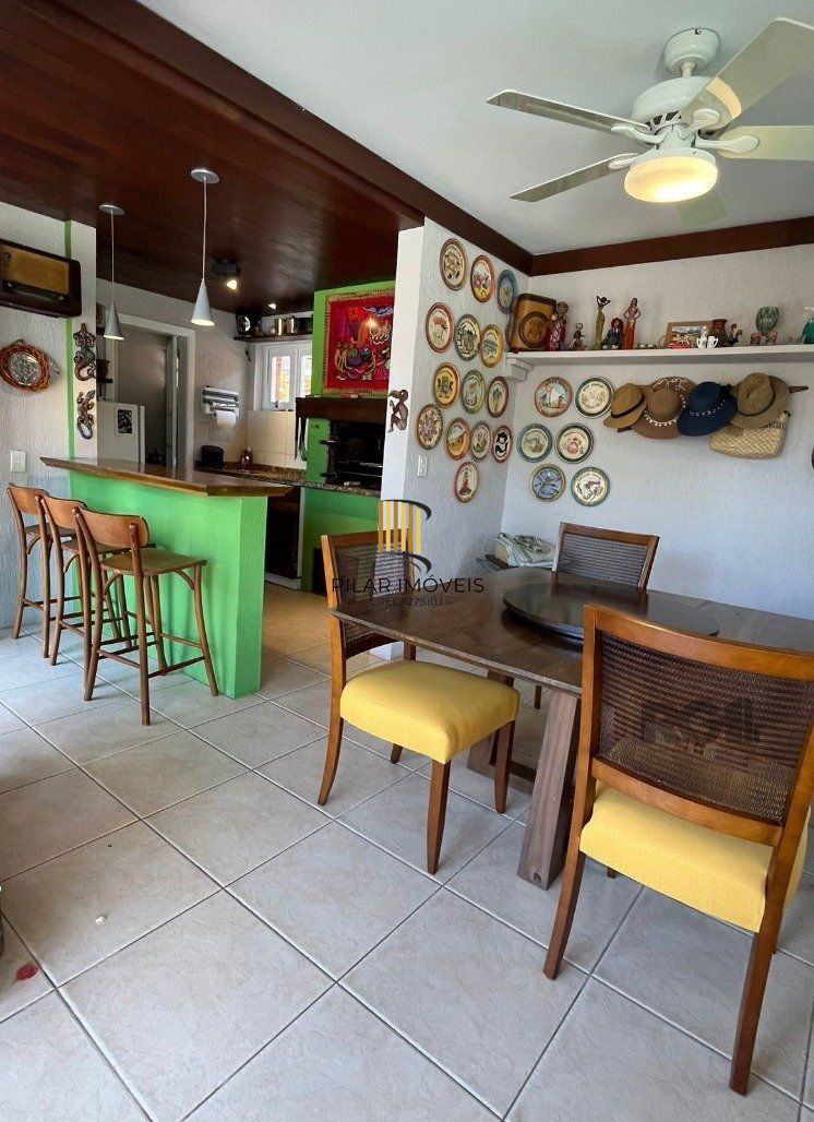 Casa 4 Dormitório(s) Bairro Medianeira