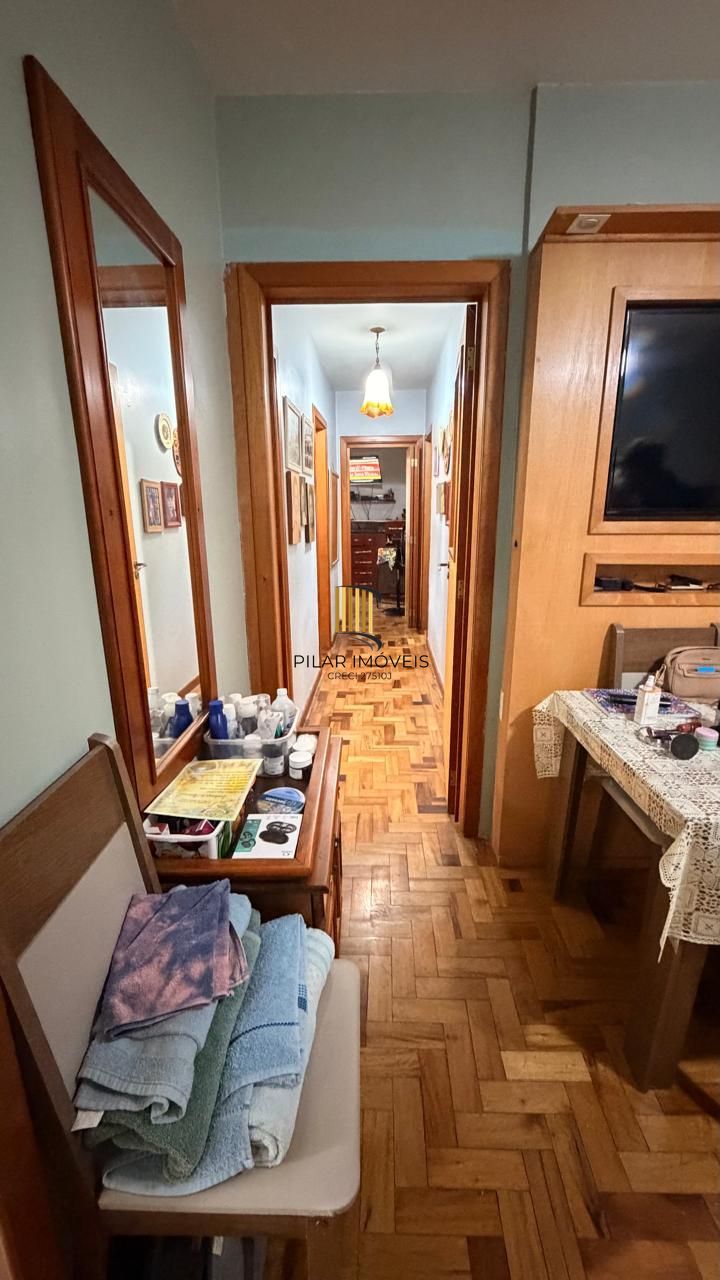 Apartamento de 3 dormitórios, localizado na Rua Marechal Mesquita.