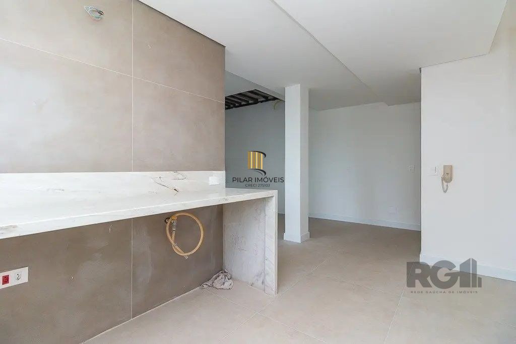 Cobertura com 4 quartos e 197m² à venda em Petrópolis, Porto Alegre.