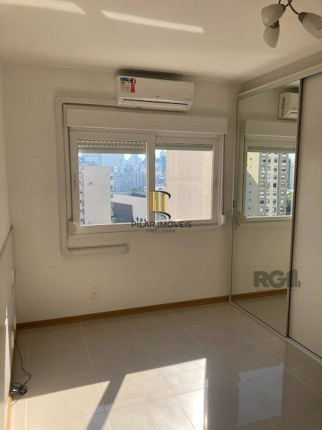 Apartamento 2 dormitórios com suíte para venda no SPOT Cidade Baixa em Porto Alegre.