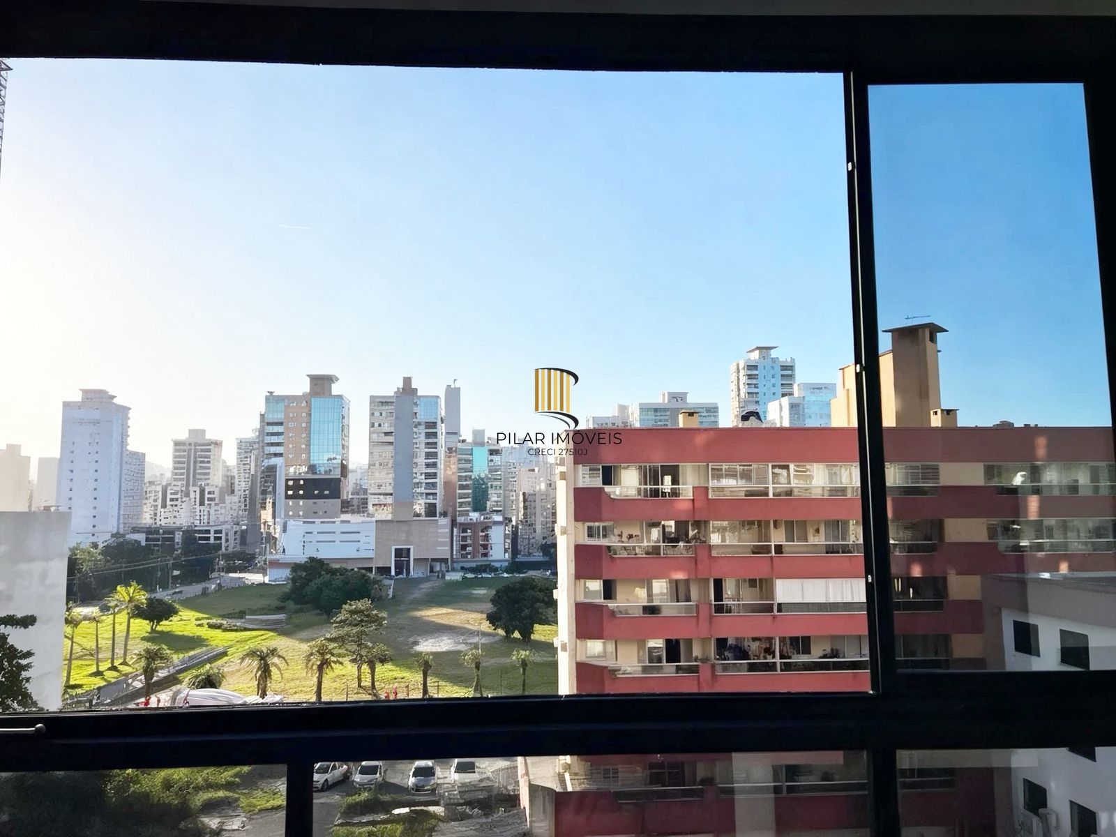 LUXO NA QUADRA DO MAR EM MEIA PRAIA ITAPEMA: 127m² MOBILIADO COM 3 SUÍTES E 3 VAGAS