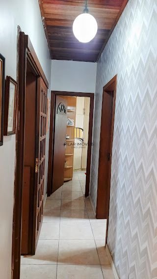 Linda Casa de Esquina com 230 M². Área de Lazer Completa.