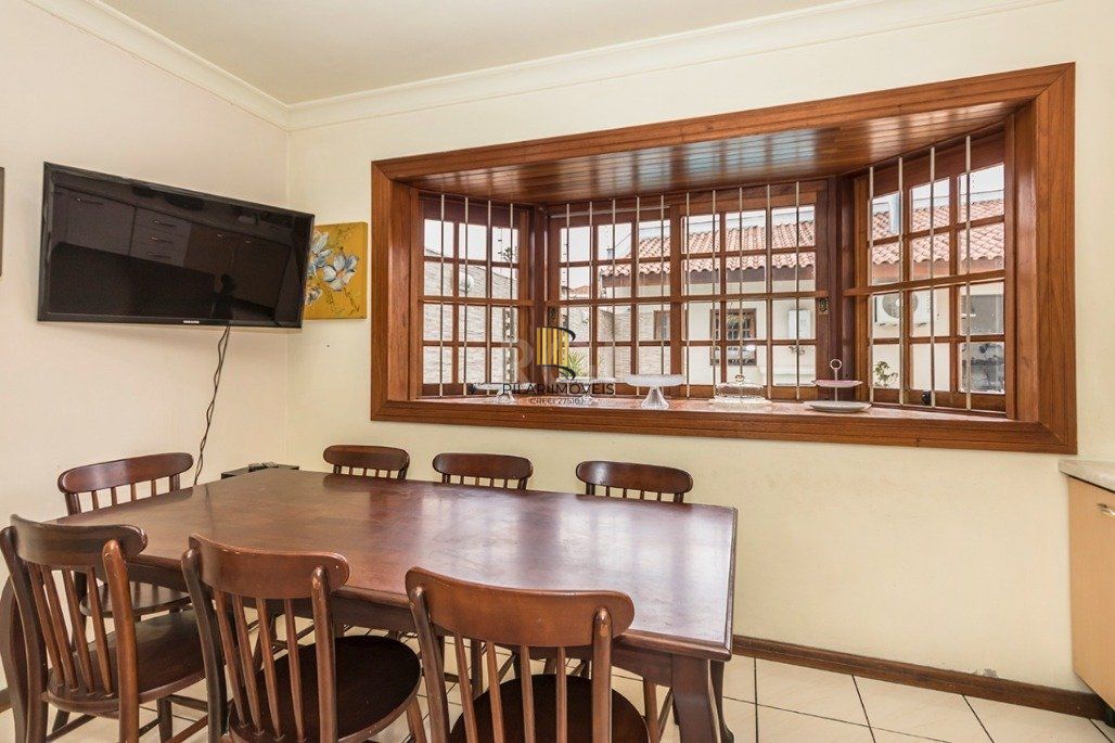 Casa 4 dormitórios no bairro Glória
