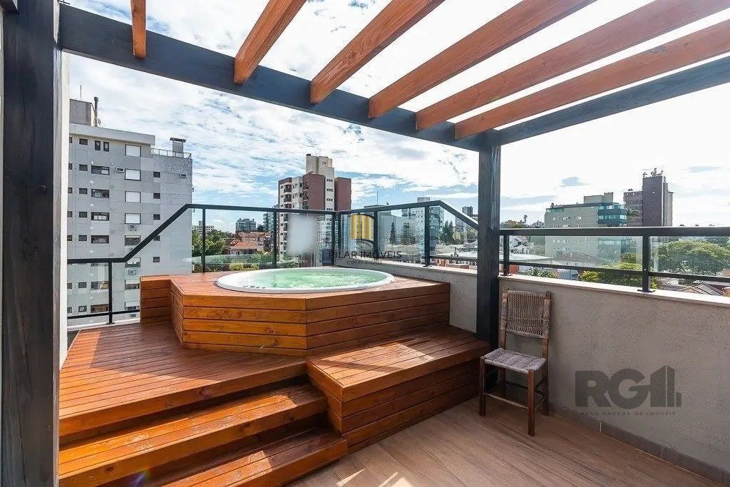 Cobertura com 4 quartos e 197m² à venda em Petrópolis, Porto Alegre.