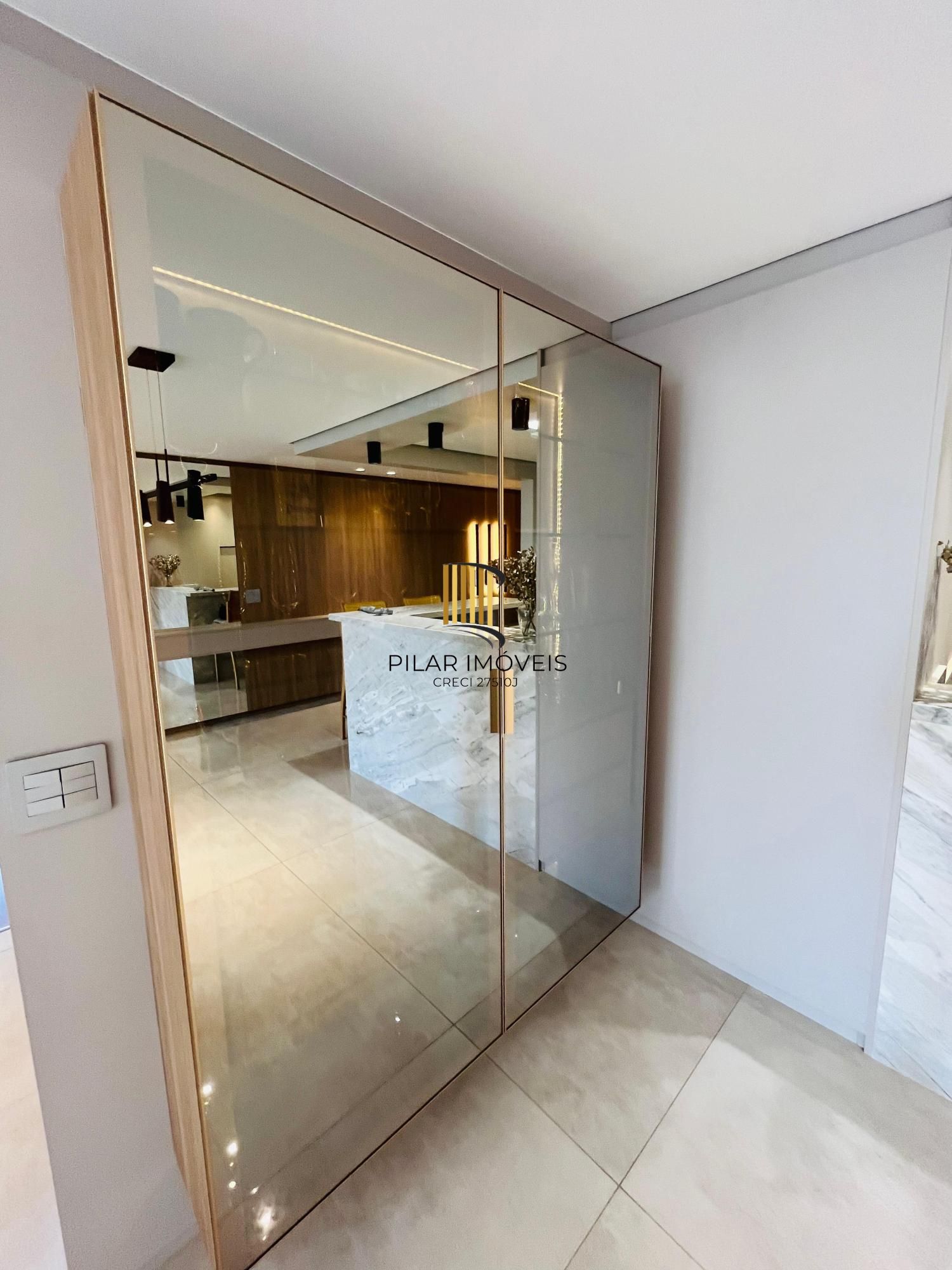 Apartamento de 145m² com projeto de arquiteta e 3 dormitórios no bairro Tristeza