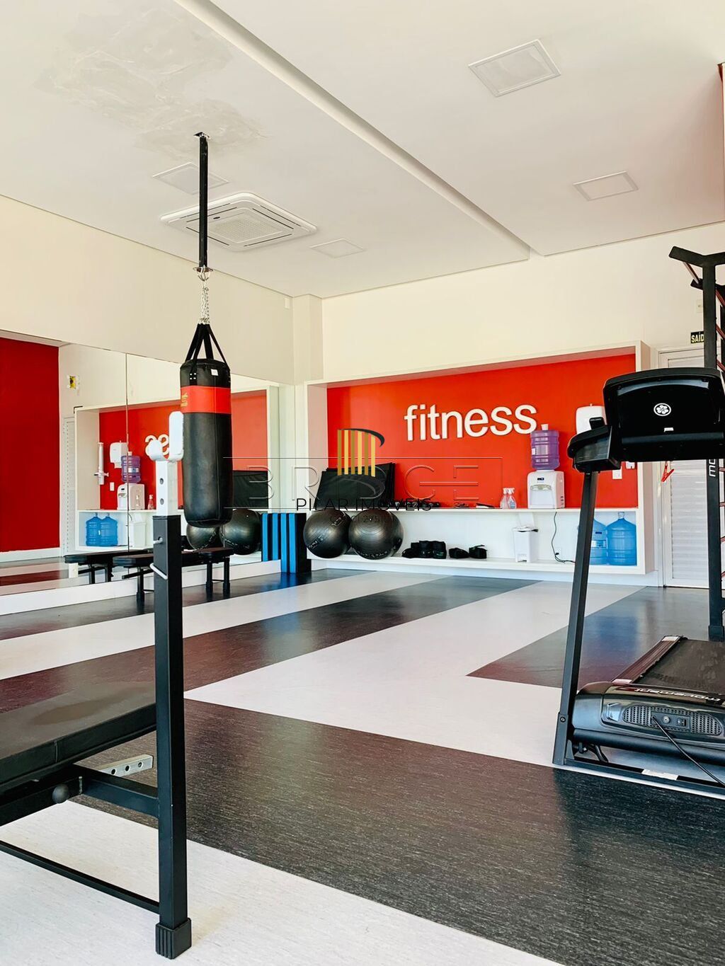 Apartamento com lareira, churrasqueira e 3 dormitórios no Central Park