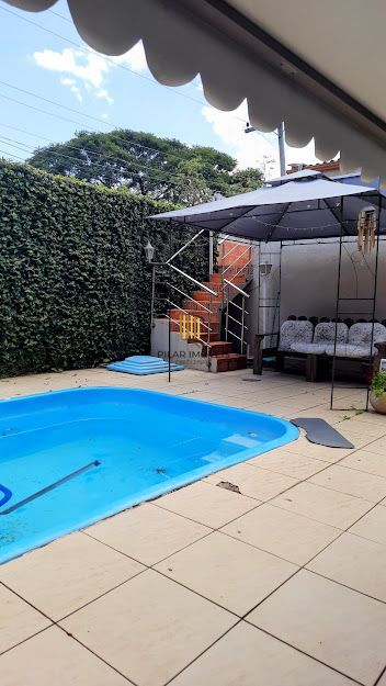 Linda Casa de Esquina com 230 M². Área de Lazer Completa.