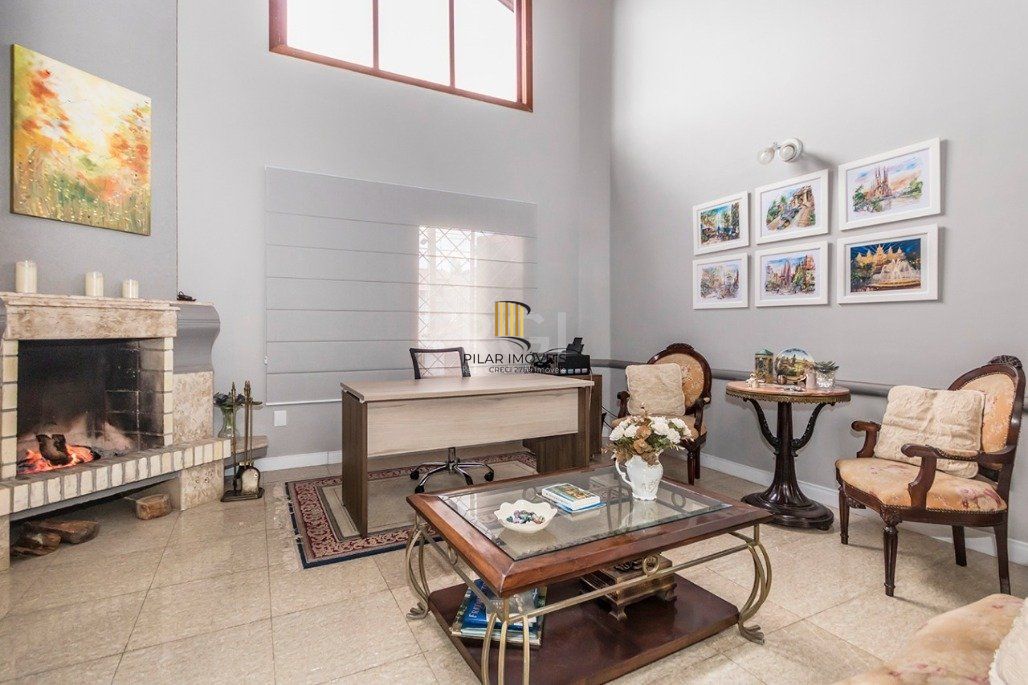 Casa 4 dormitórios no bairro Glória