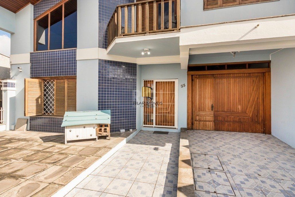 Casa 4 dormitórios no bairro Glória