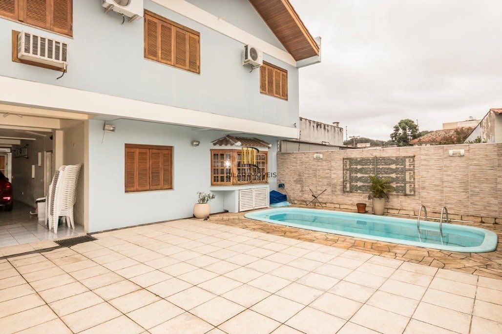 Casa 4 dormitórios no bairro Glória