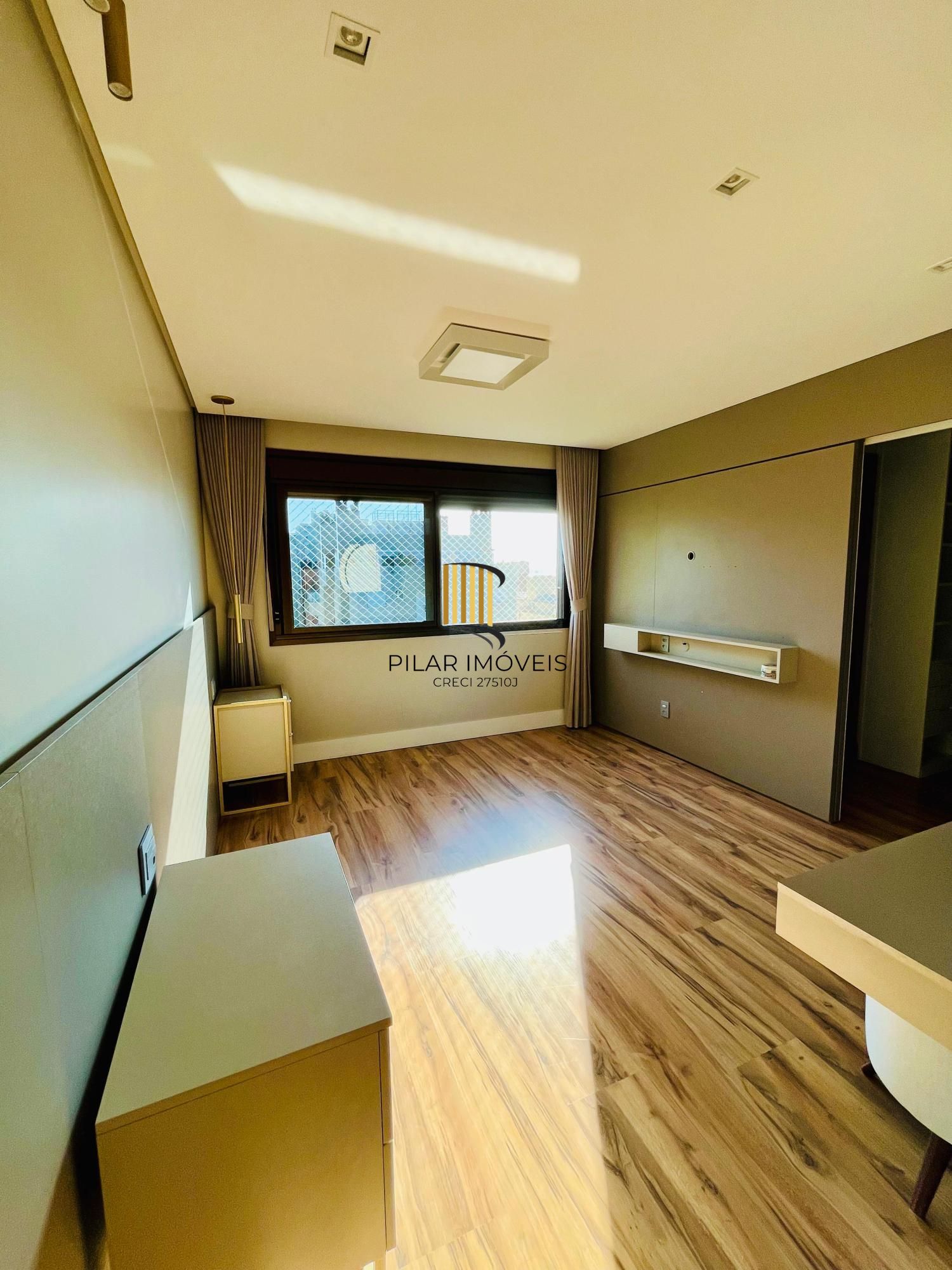 Apartamento de 145m² com projeto de arquiteta e 3 dormitórios no bairro Tristeza