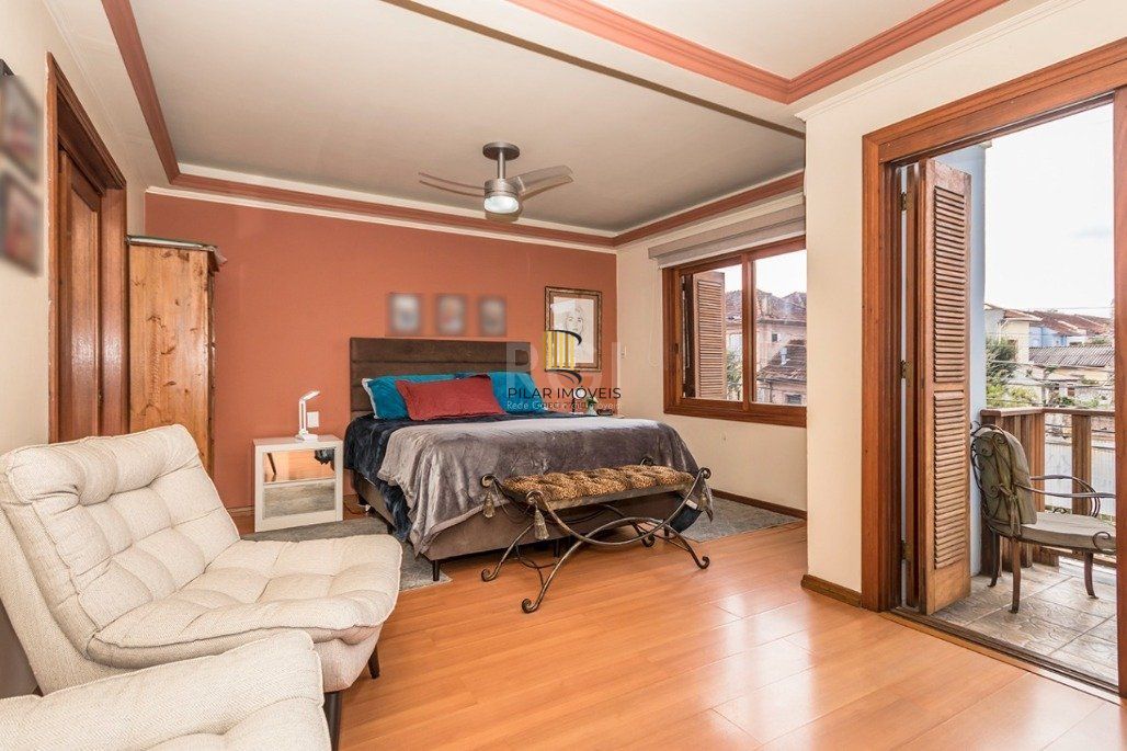 Casa 4 dormitórios no bairro Glória
