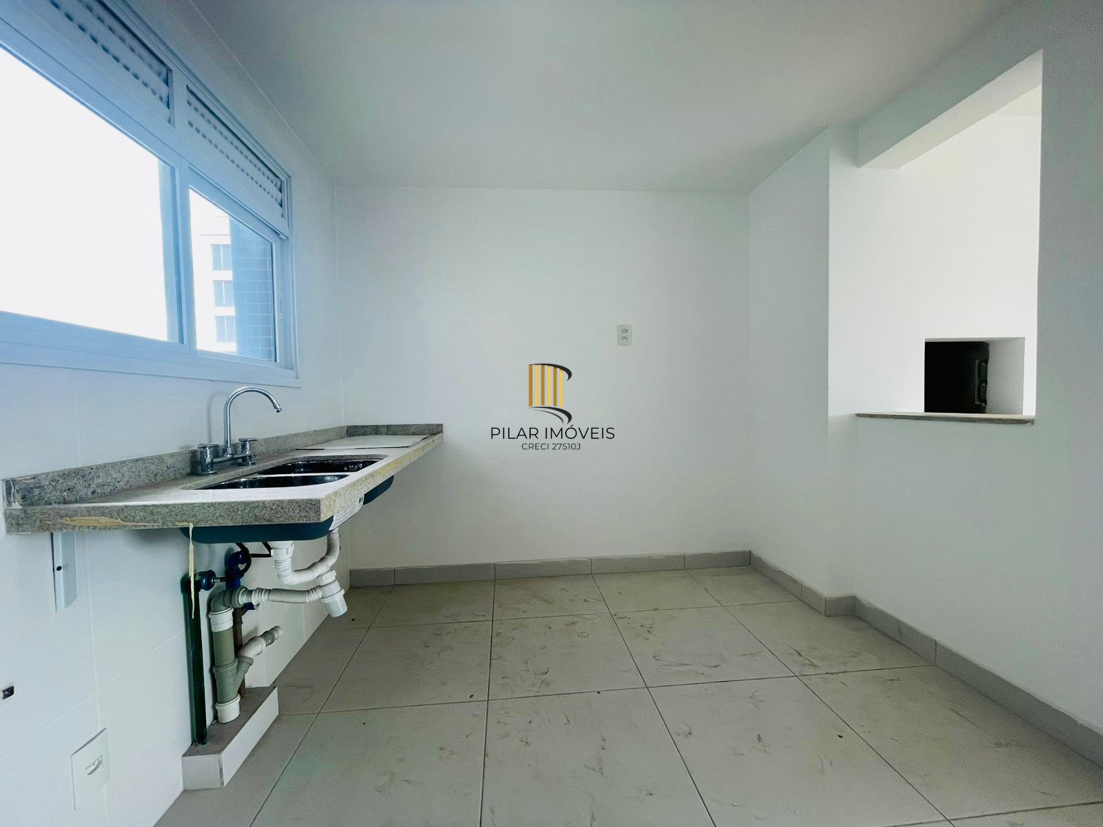 Apartamento com lareira, churrasqueira e 3 dormitórios no Central Park