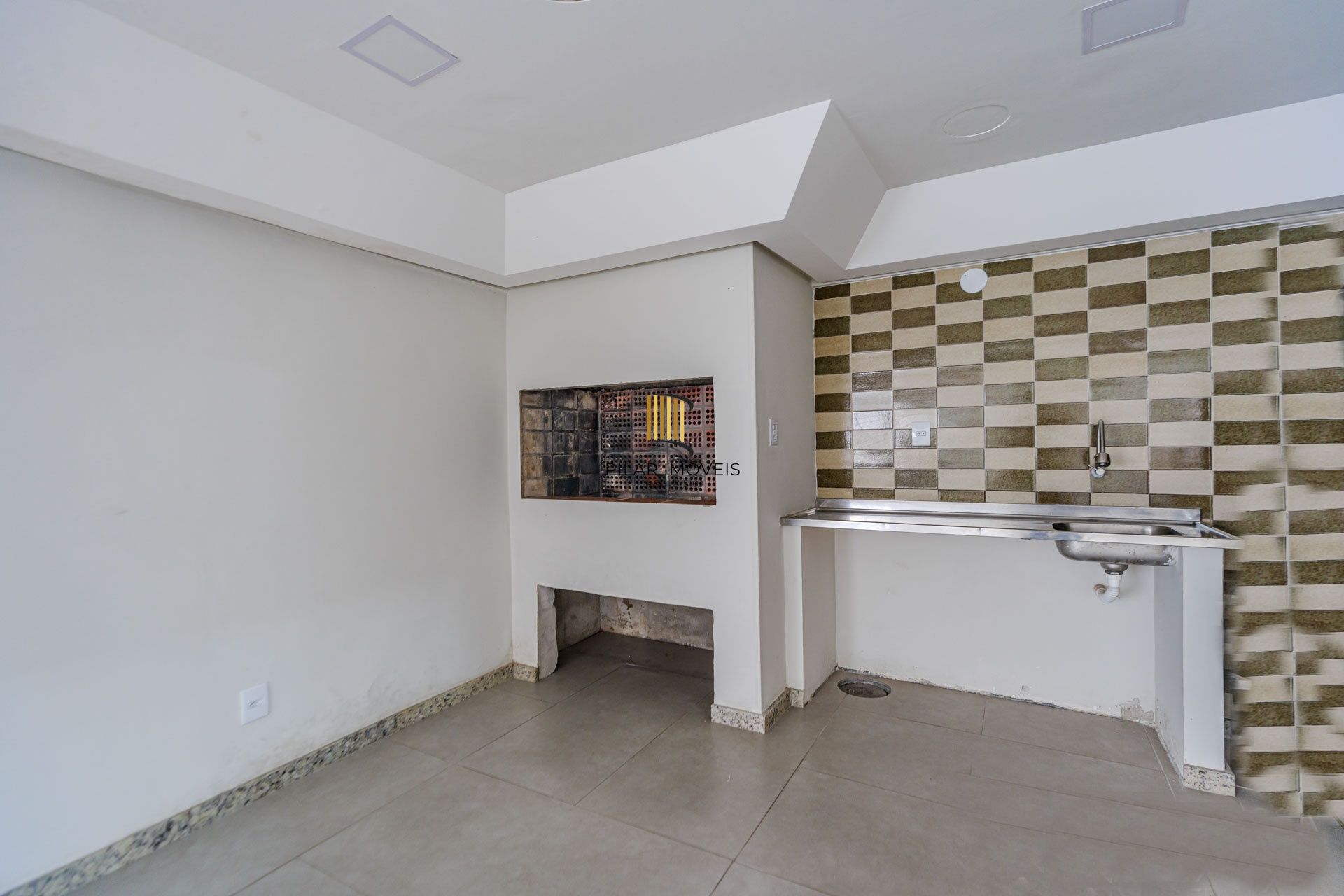 3 pavimentos com elevador eletronico e 2 vagas cobertas