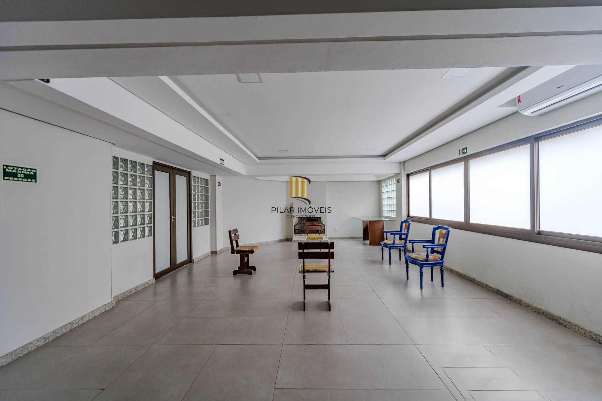 3 pavimentos com elevador eletronico e 2 vagas cobertas