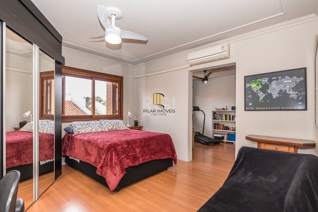 Casa 4 dormitórios no bairro Glória