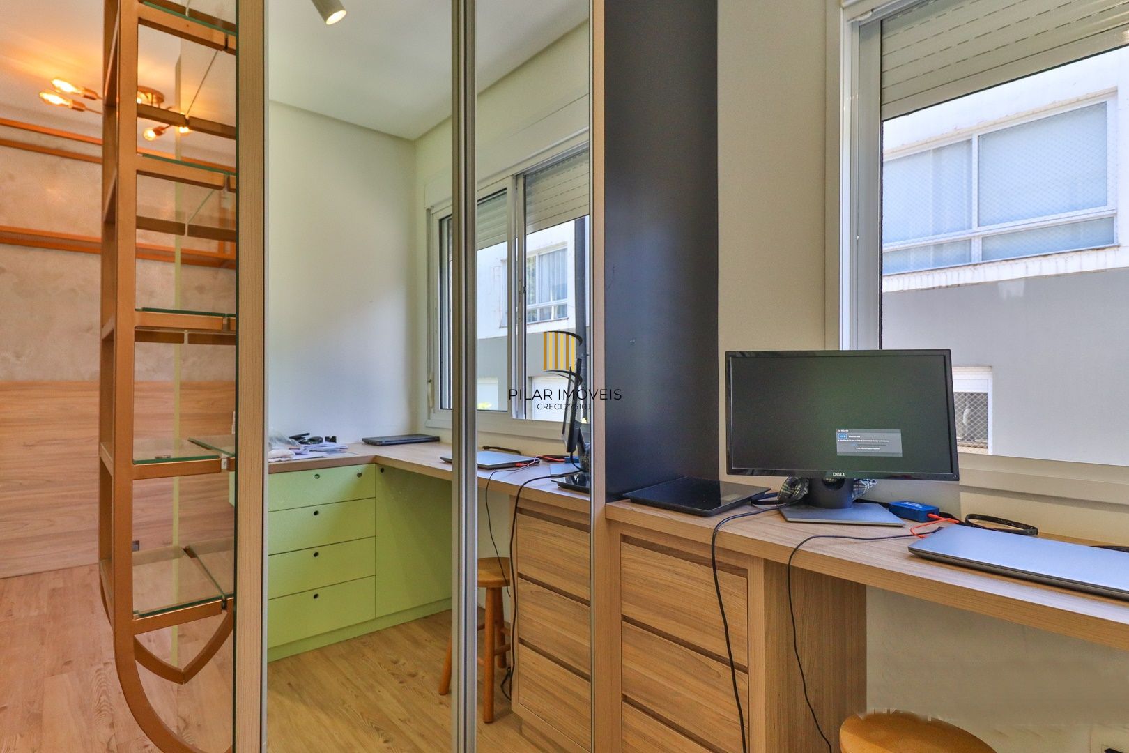 CASA TRIPLEX COM 4 SUITES E 2 VAGAS- SEMIMOBILIADA