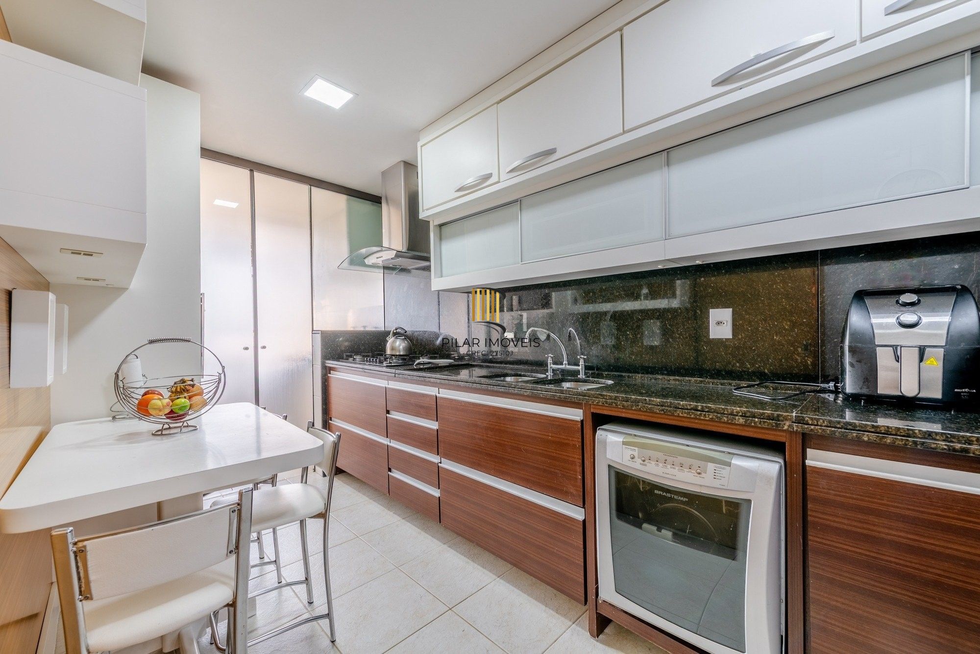 Vista deslumbrante para o Guaíba + 3 suítes no coração do Menino Deus!