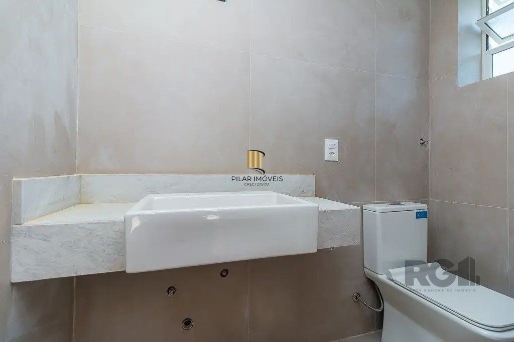 Cobertura com 4 quartos e 197m² à venda em Petrópolis, Porto Alegre.