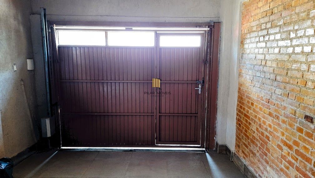 Linda Casa de Esquina com 230 M². Área de Lazer Completa.