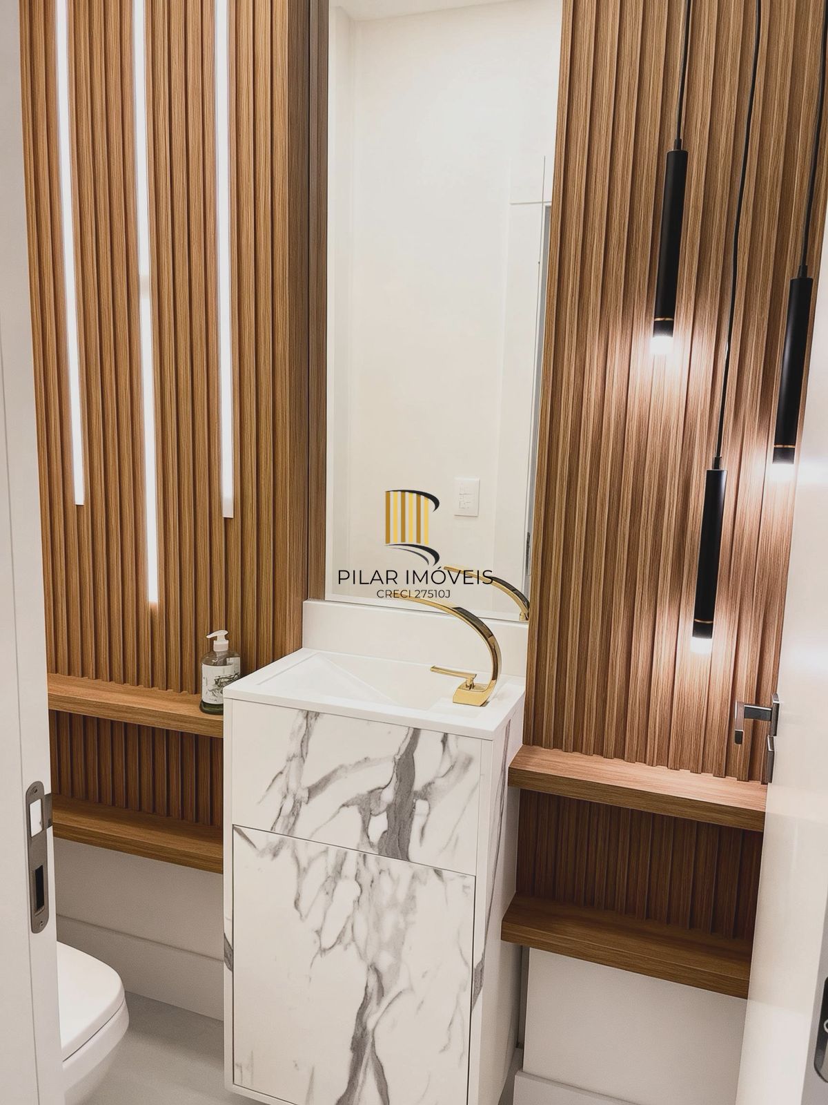 LUXO NA QUADRA DO MAR EM MEIA PRAIA ITAPEMA: 127m² MOBILIADO COM 3 SUÍTES E 3 VAGAS