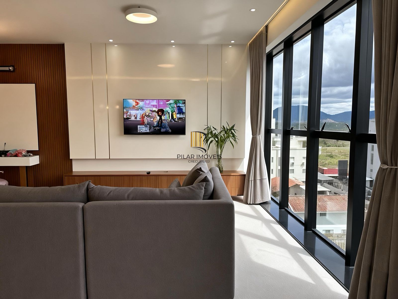 LUXO NA QUADRA DO MAR EM MEIA PRAIA ITAPEMA: 127m² MOBILIADO COM 3 SUÍTES E 3 VAGAS