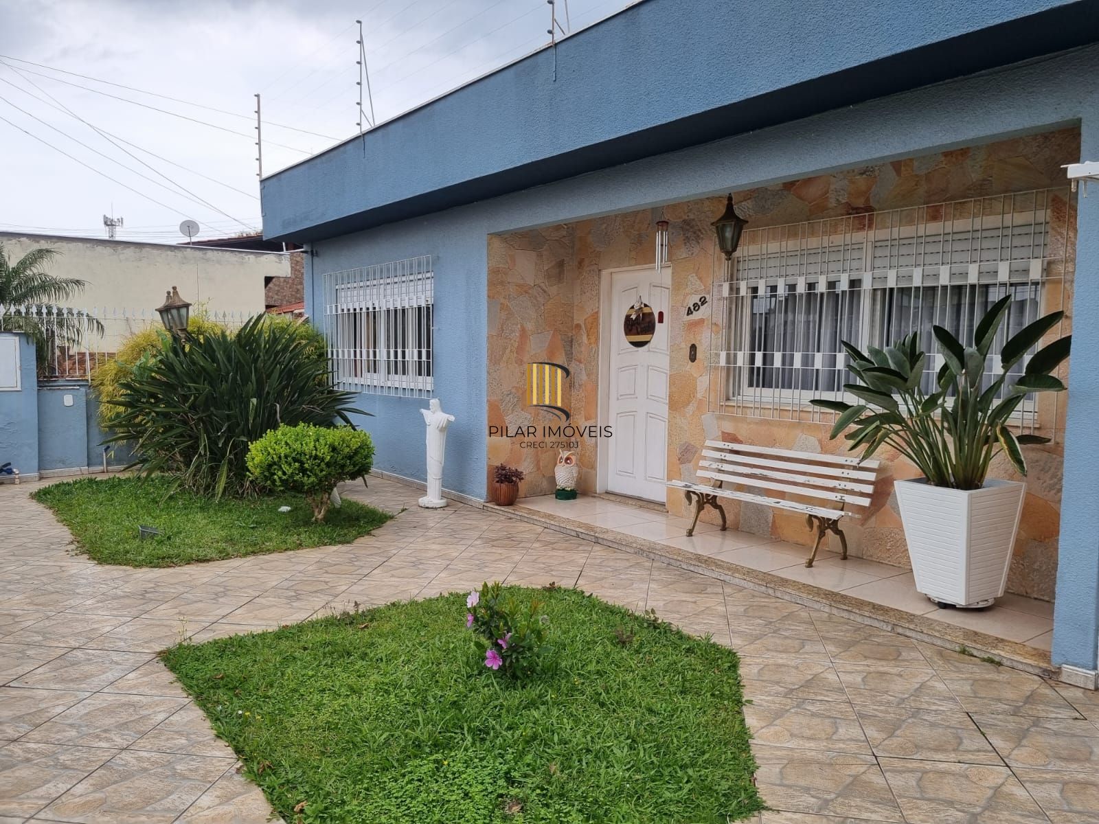 Casa com 3 Dormitórios, 1 Suíte, Área Gourmet e Estrutura para 2º Piso – Bairro Residencial, Próximo ao Centro de Alvorada. - Pilar Imóveis