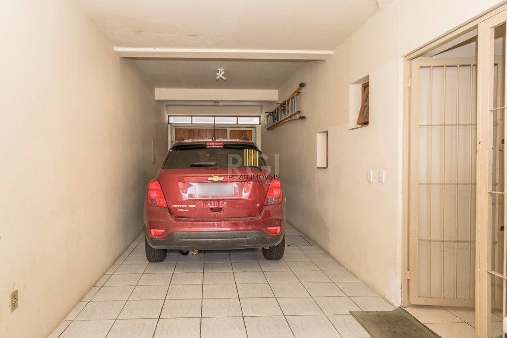 Casa 4 dormitórios no bairro Glória