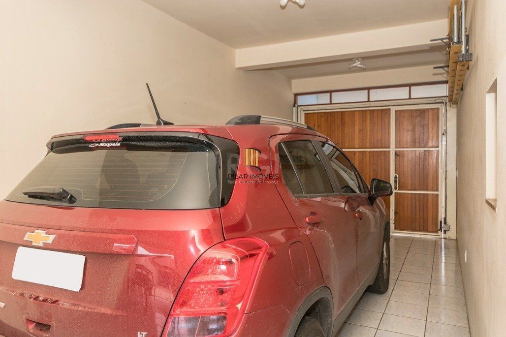 Casa 4 dormitórios no bairro Glória
