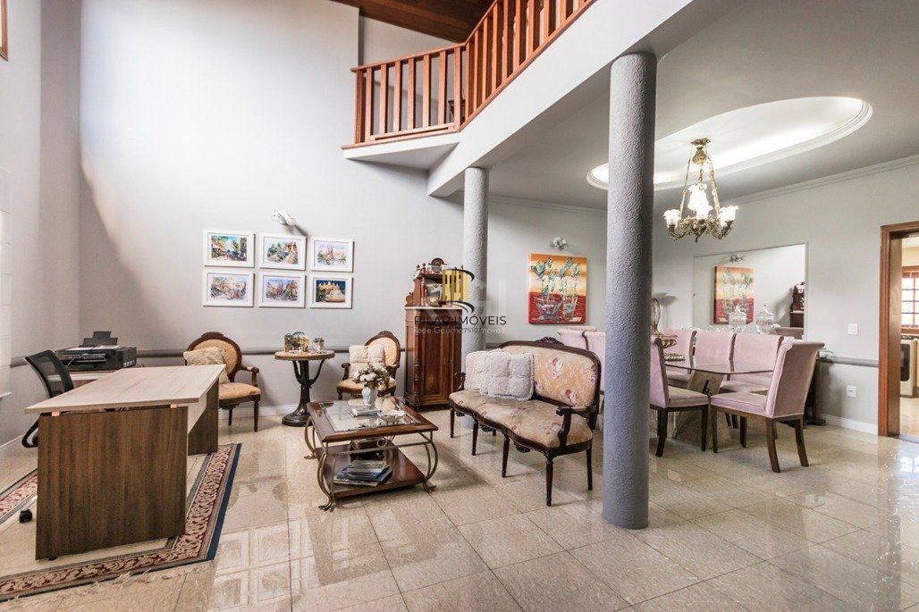 Casa 4 dormitórios no bairro Glória