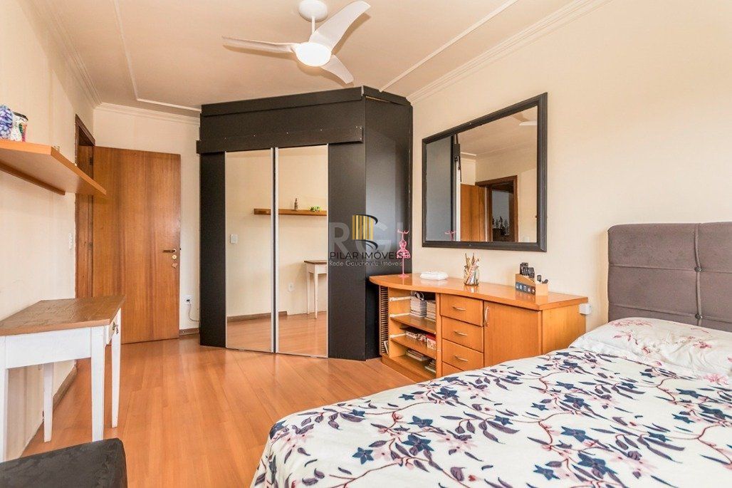 Casa 4 dormitórios no bairro Glória