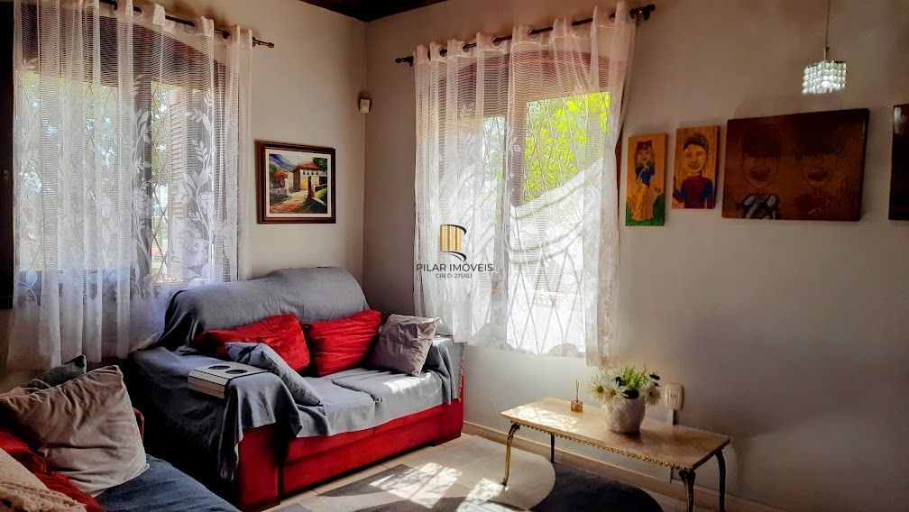 Linda Casa de Esquina com 230 M². Área de Lazer Completa.