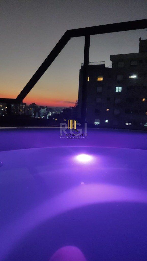 Cobertura com 4 quartos e 197m² à venda em Petrópolis, Porto Alegre.