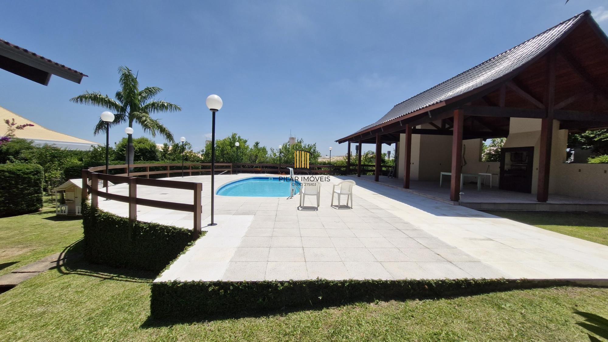 Residência de alto padrão no CONDOMÍNIO HORIZONTAL JARDIM DO SOL na zona sul de Porto Alegre