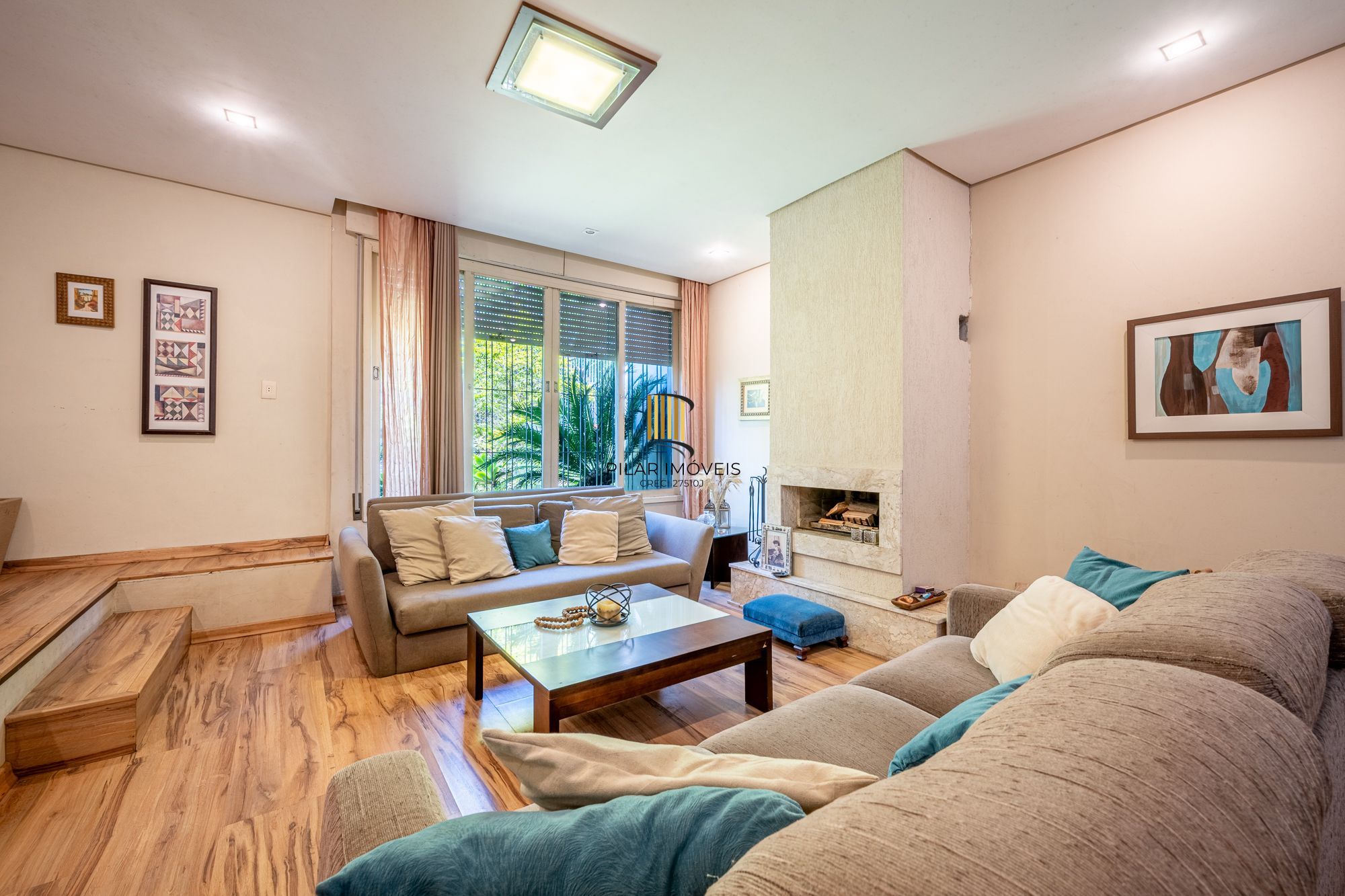 Casa 3 dormitórios no bairro Medianeira