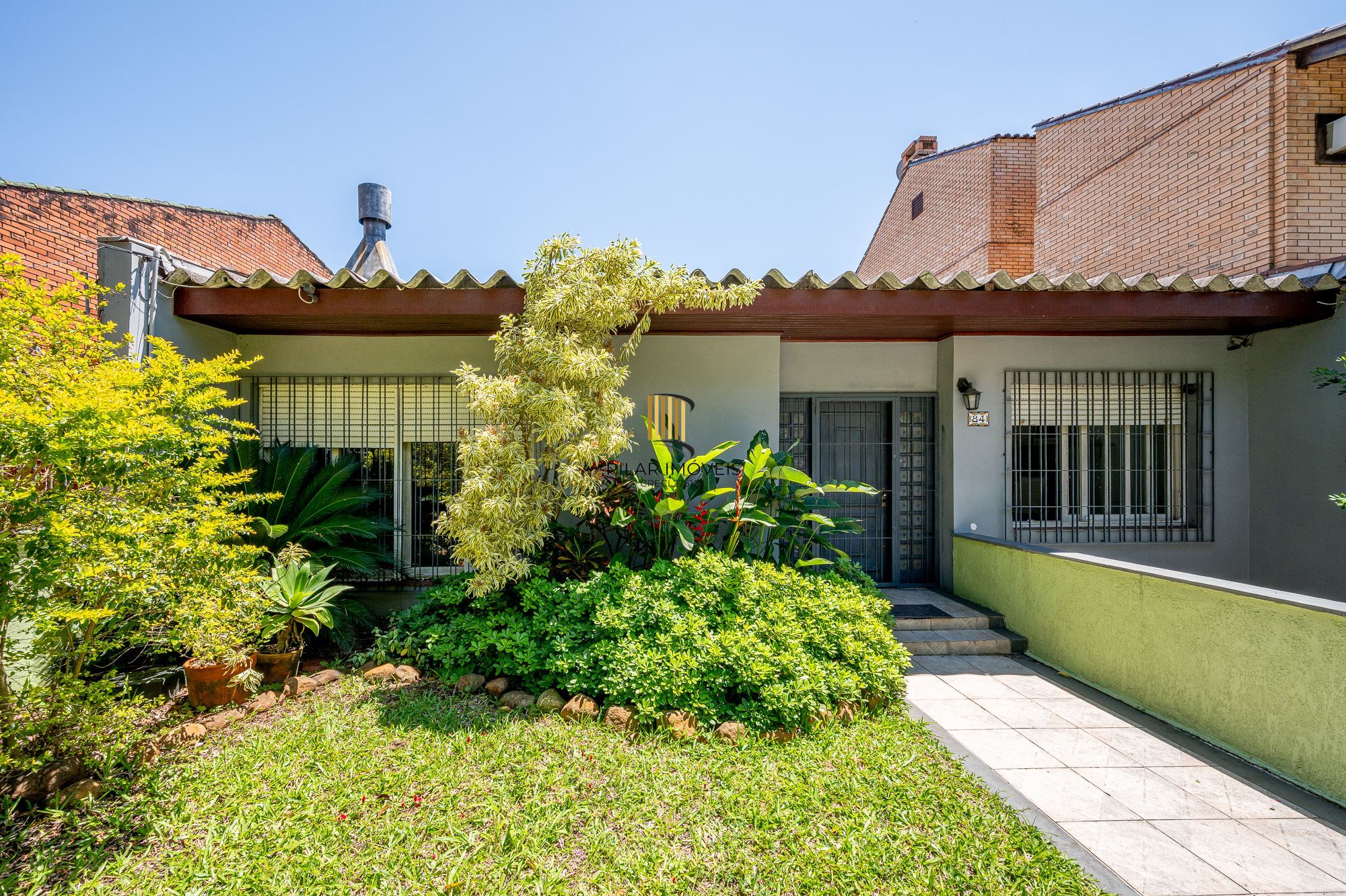 Casa 3 dormitórios no bairro Medianeira