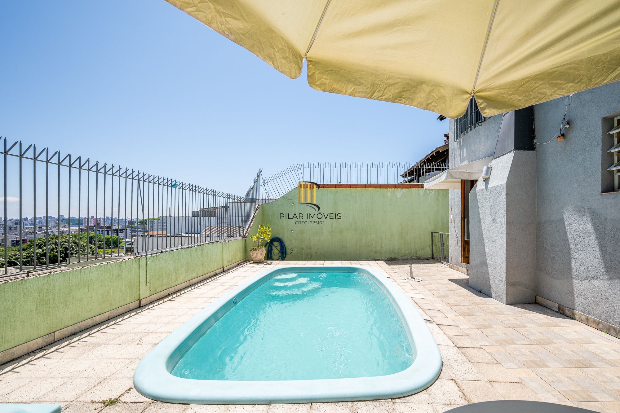 Casa 3 dormitórios no bairro Medianeira