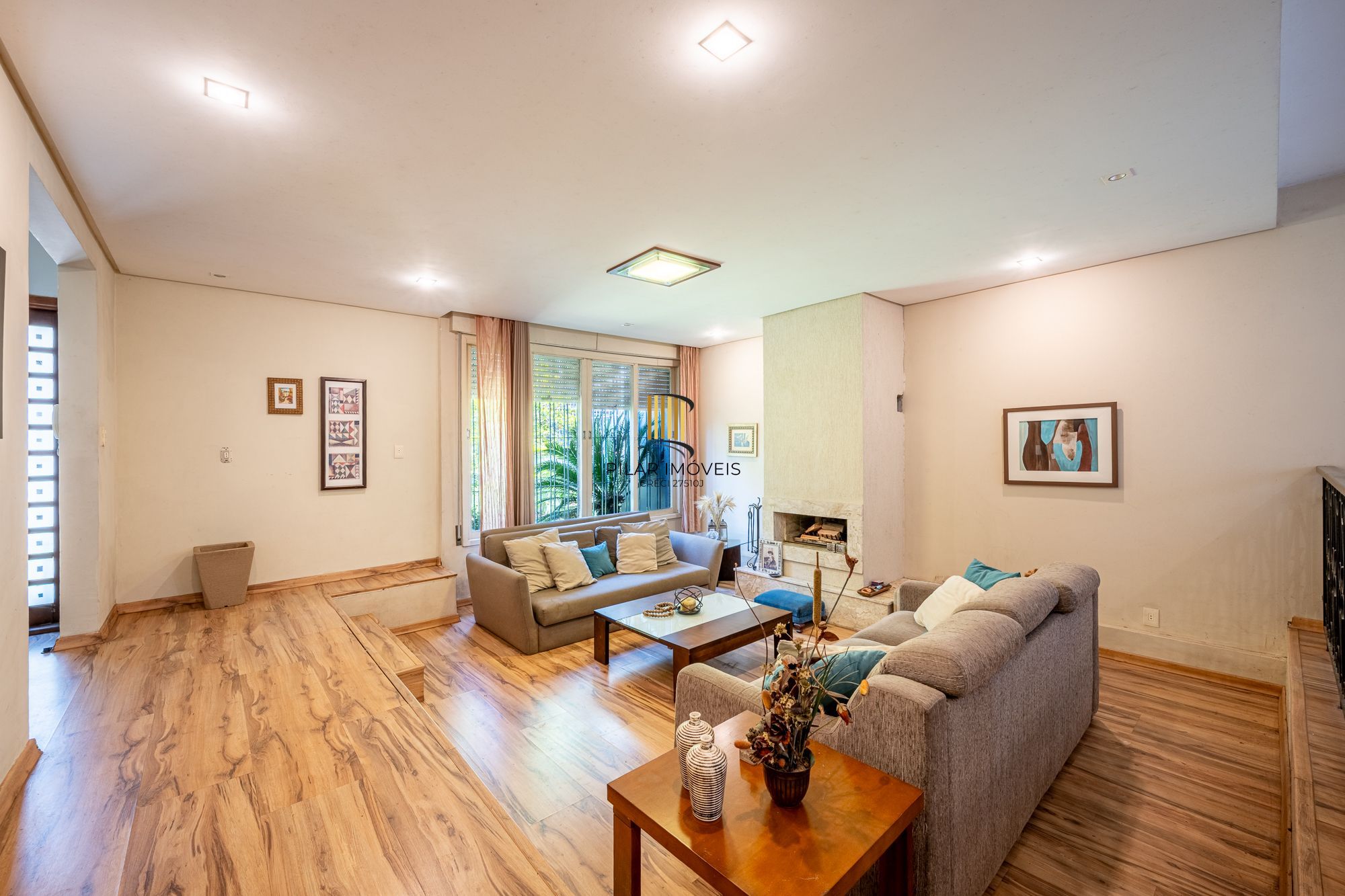 Casa 3 dormitórios no bairro Medianeira