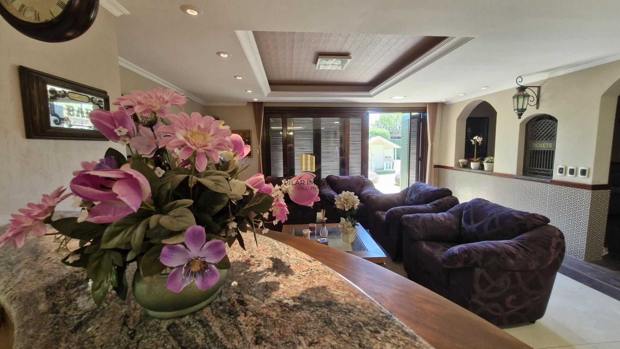 Residência de alto padrão no CONDOMÍNIO HORIZONTAL JARDIM DO SOL na zona sul de Porto Alegre