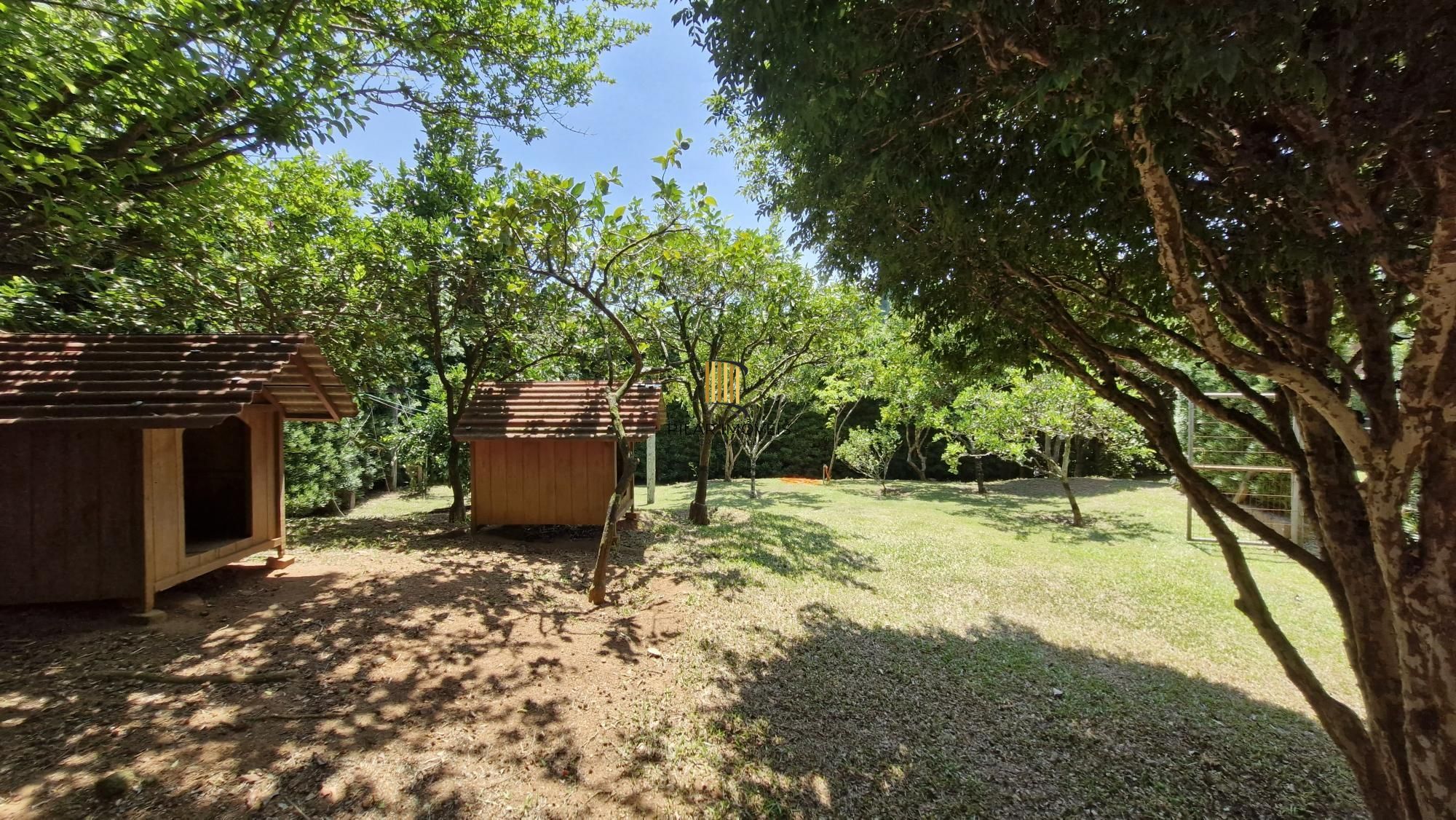 Residência de alto padrão no CONDOMÍNIO HORIZONTAL JARDIM DO SOL na zona sul de Porto Alegre